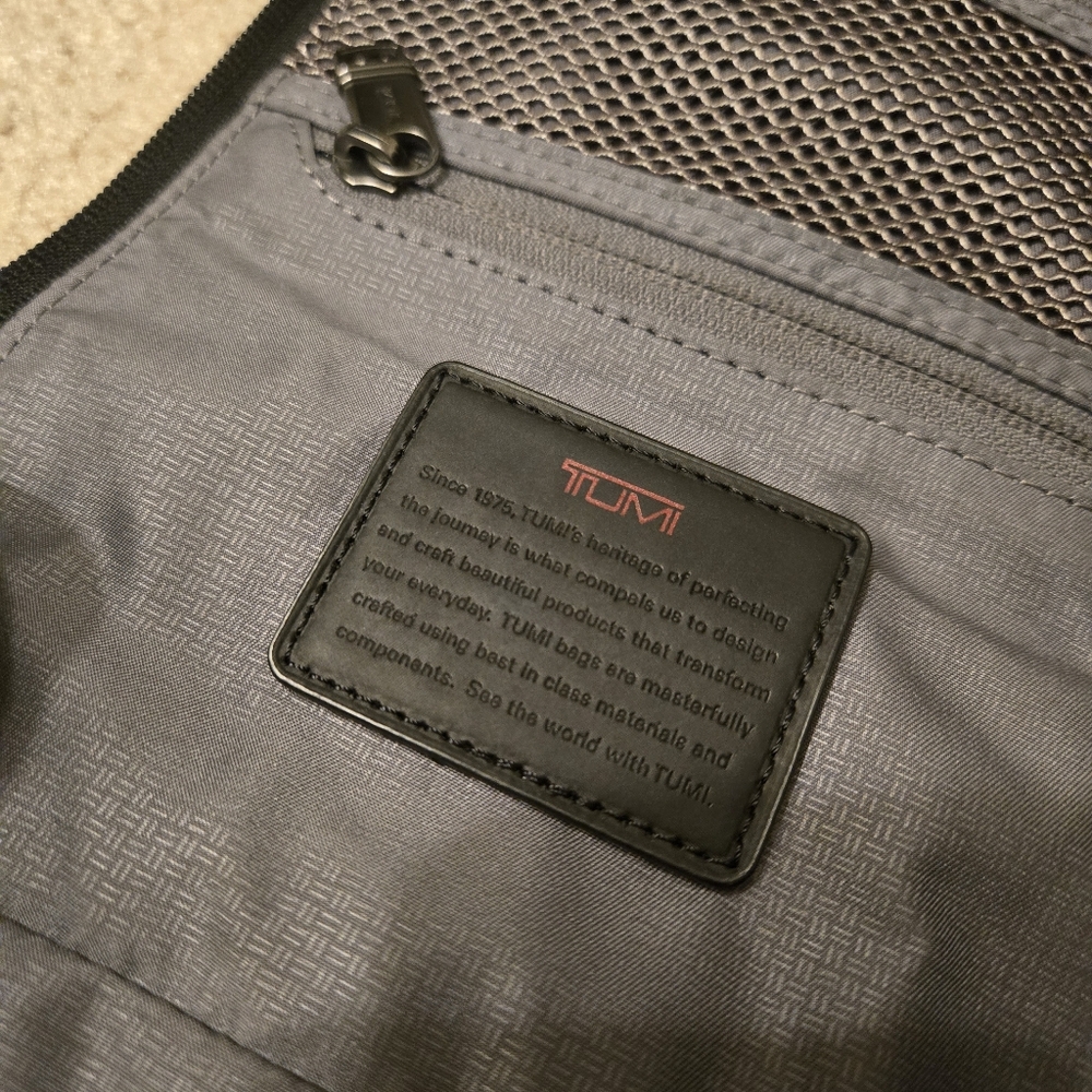 Tumi Leather Hanging Travel Kit - Picture 9 of 9